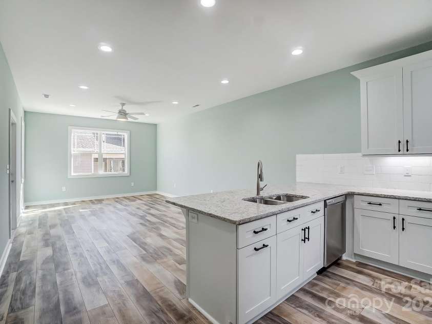 1523 28th Street Place, Hickory, NC 28602.  MLS# CAR4168324, YatesRealty ID 490. 