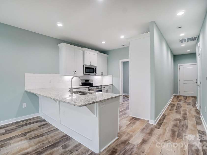 1523 28th Street Place, Hickory, NC 28602.  MLS# CAR4168324, YatesRealty ID 490. 