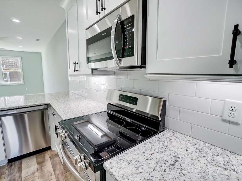 1523 28th Street Place, Hickory, NC 28602.  MLS# CAR4168324, YatesRealty ID 490. 