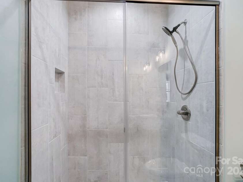 1523 28th Street Place, Hickory, NC 28602.  MLS# CAR4168324, YatesRealty ID 490. 