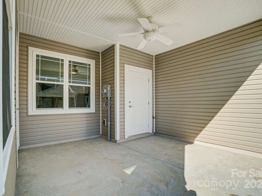 1523 28th Street Place, Hickory, NC 28602.  MLS# CAR4168324, YatesRealty ID 490. 