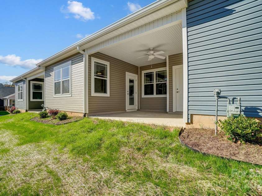 1523 28th Street Place, Hickory, NC 28602.  MLS# CAR4168324, YatesRealty ID 490. 