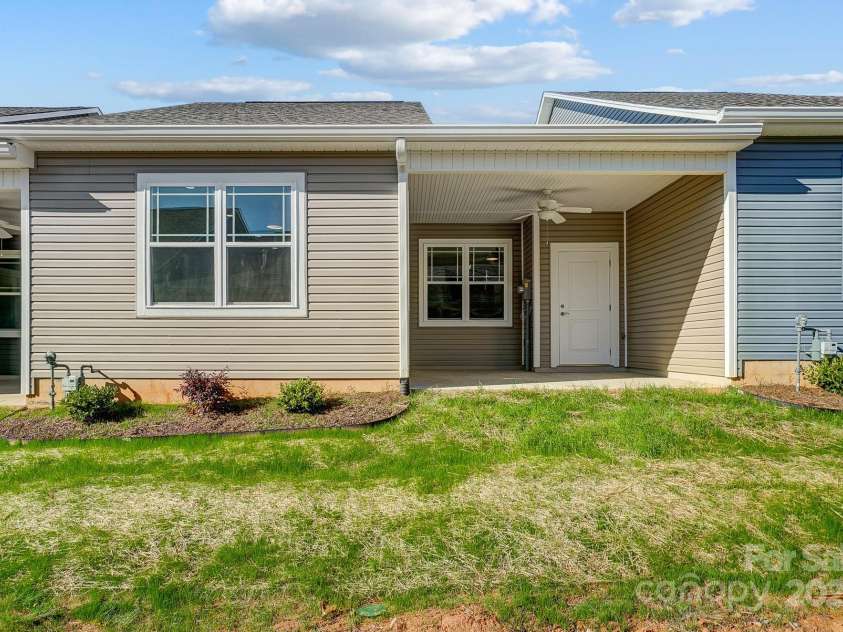 1523 28th Street Place, Hickory, NC 28602.  MLS# CAR4168324, YatesRealty ID 490. 