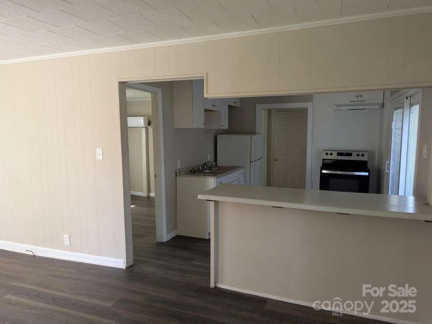 3703 Crawford Street, Gastonia, NC 28052.  MLS# CAR4237431, YatesRealty ID 4900. Living Room