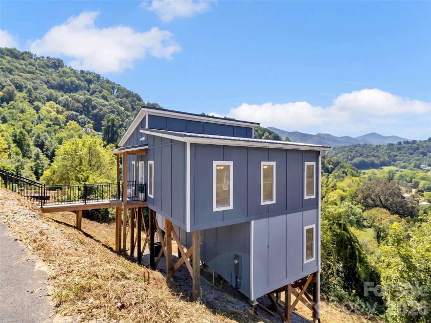 185 Kadire Drive, Waynesville, NC 28785.  MLS# CAR4420272, YatesRealty ID 49001. 