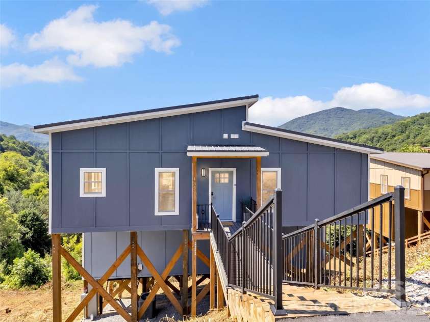 185 Kadire Drive, Waynesville, NC 28785.  MLS# CAR4420272, YatesRealty ID 49001. 
