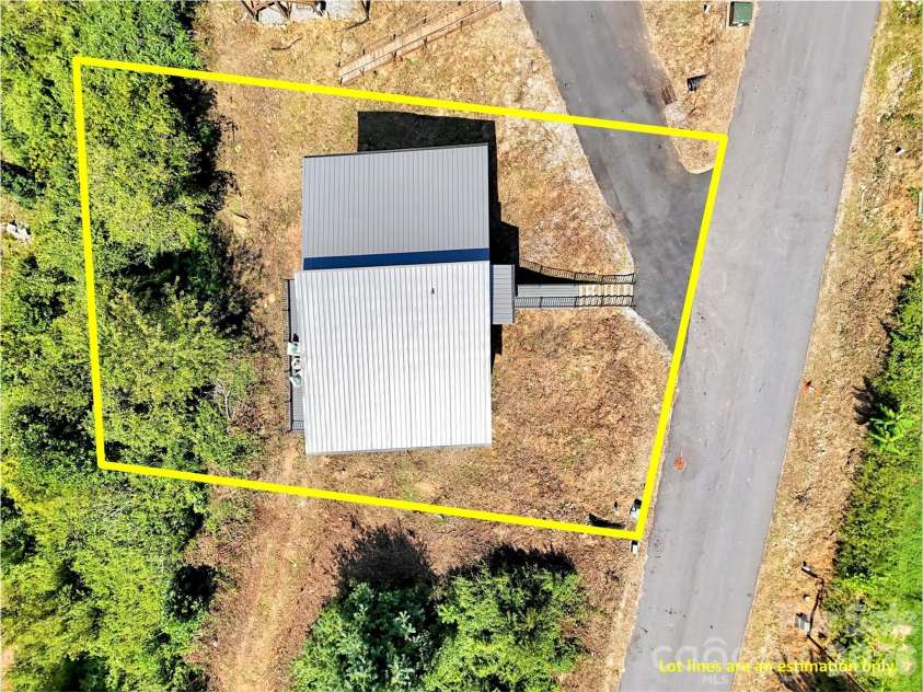 185 Kadire Drive, Waynesville, NC 28785.  MLS# CAR4420272, YatesRealty ID 49001. 
