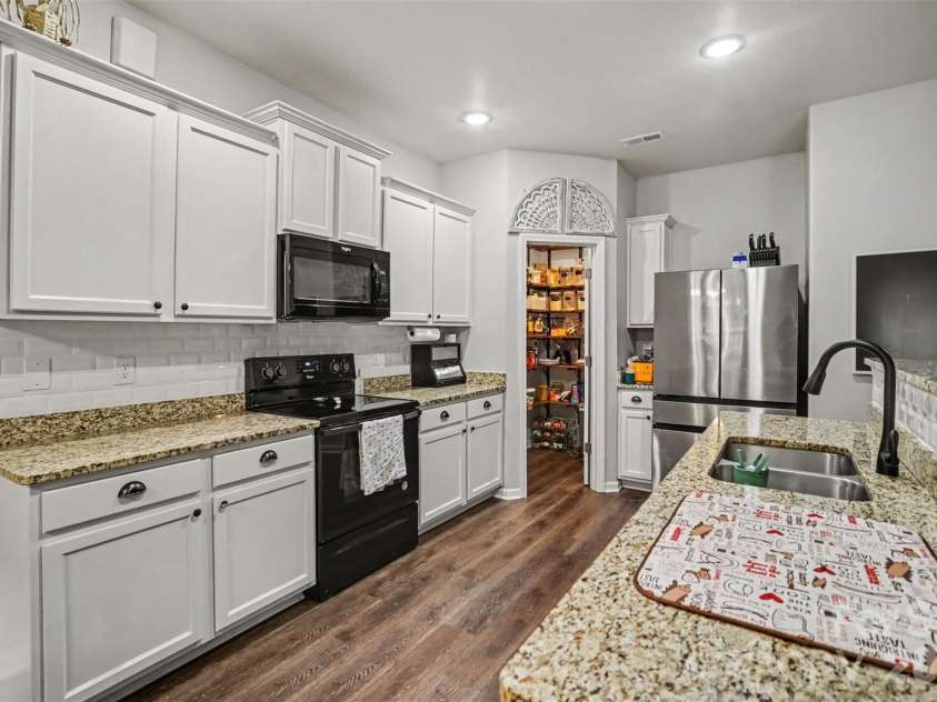 1949 Boulder Court, Gastonia, NC 28054.  MLS# CAR4416177, YatesRealty ID 49008. 