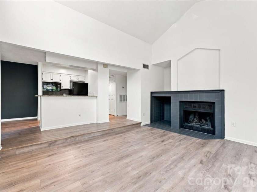 419 8th Street, Charlotte, NC 28202.  MLS# CAR4421707, YatesRealty ID 49009. 