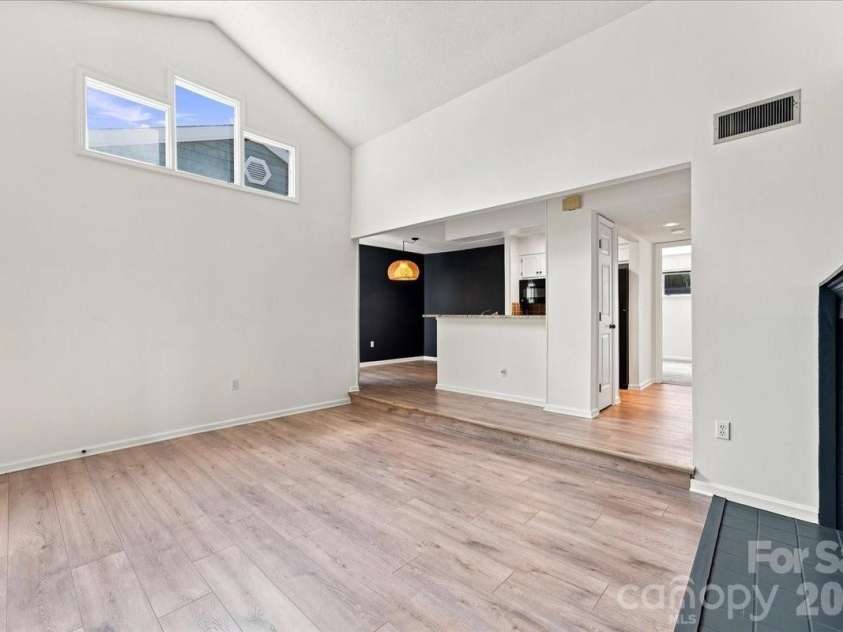 419 8th Street, Charlotte, NC 28202.  MLS# CAR4421707, YatesRealty ID 49009. 