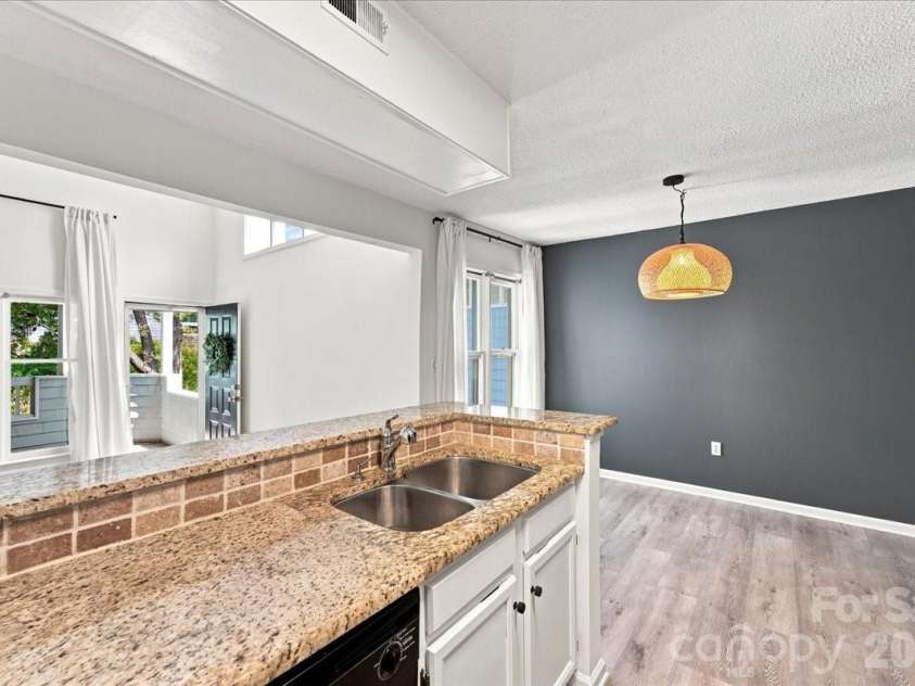 419 8th Street, Charlotte, NC 28202.  MLS# CAR4421707, YatesRealty ID 49009. 