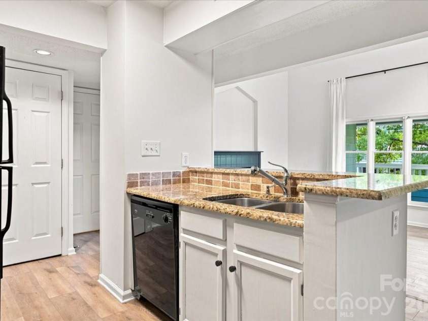 419 8th Street, Charlotte, NC 28202.  MLS# CAR4421707, YatesRealty ID 49009. 