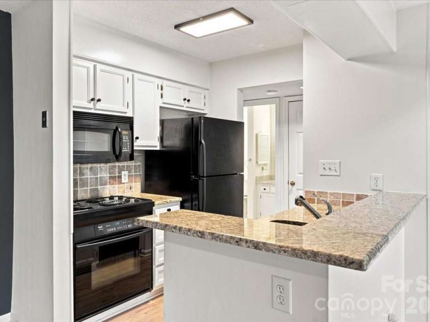 419 8th Street, Charlotte, NC 28202.  MLS# CAR4421707, YatesRealty ID 49009. 