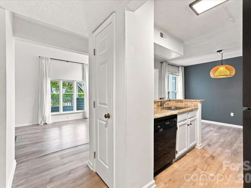 419 8th Street, Charlotte, NC 28202.  MLS# CAR4421707, YatesRealty ID 49009. 
