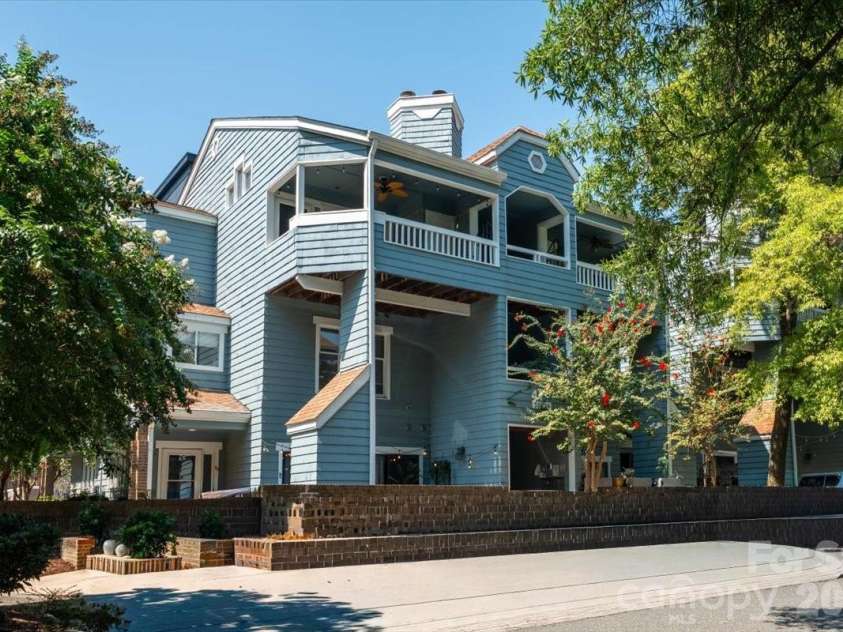 419 8th Street, Charlotte, NC 28202.  MLS# CAR4421707, YatesRealty ID 49009. 