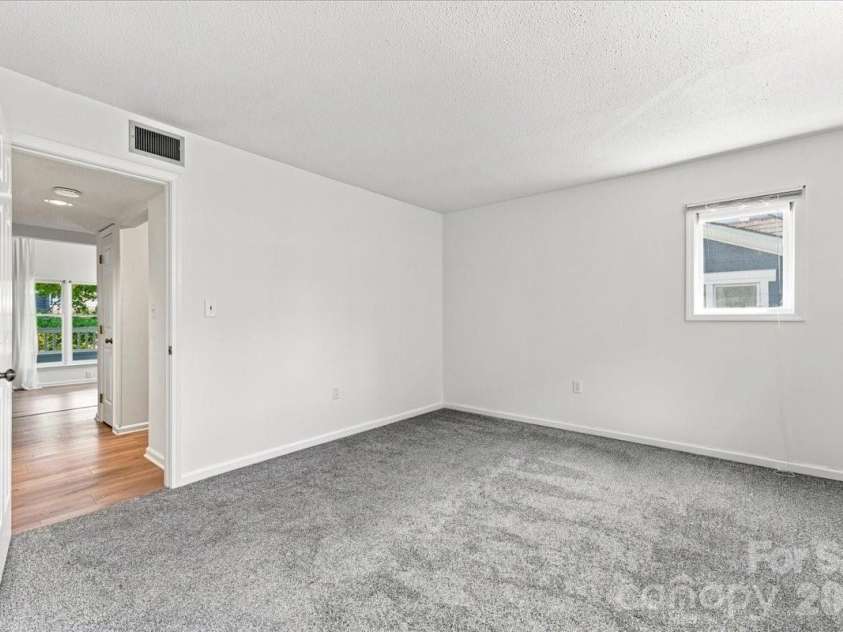 419 8th Street, Charlotte, NC 28202.  MLS# CAR4421707, YatesRealty ID 49009. Owners' Suite