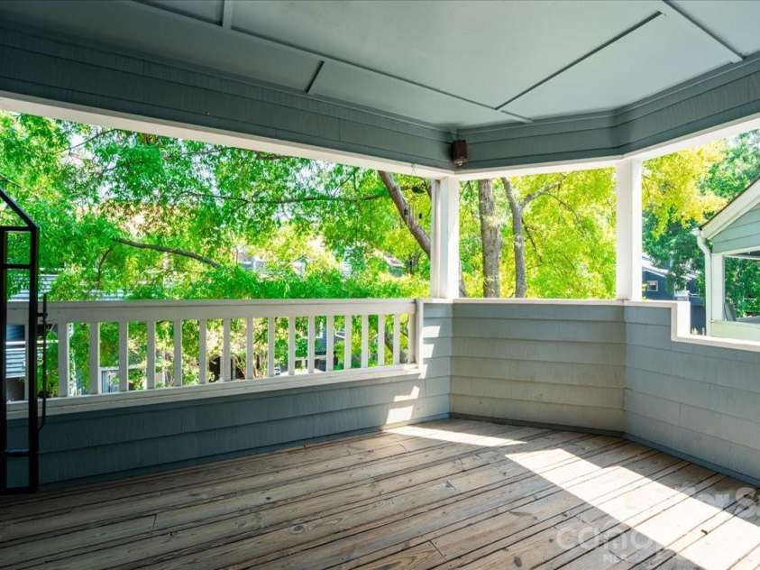 419 8th Street, Charlotte, NC 28202.  MLS# CAR4421707, YatesRealty ID 49009. Private balcony