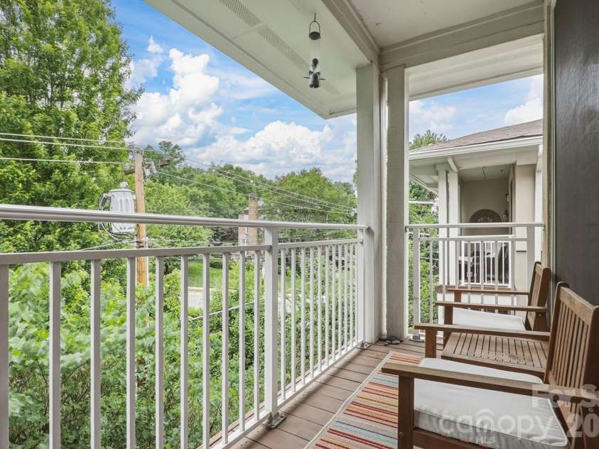 1308 Kenilworth Avenue, Charlotte, NC 28203.  MLS# CAR4386700, YatesRealty ID 4901. Balcony