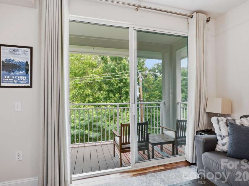 1308 Kenilworth Avenue, Charlotte, NC 28203.  MLS# CAR4386700, YatesRealty ID 4901. Exit to Balcony