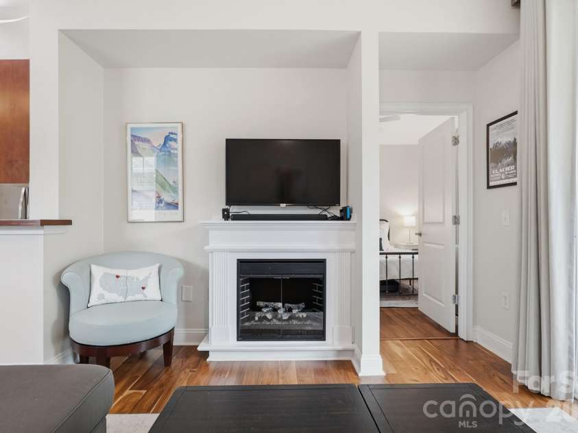 1308 Kenilworth Avenue, Charlotte, NC 28203.  MLS# CAR4386700, YatesRealty ID 4901. Fireplace