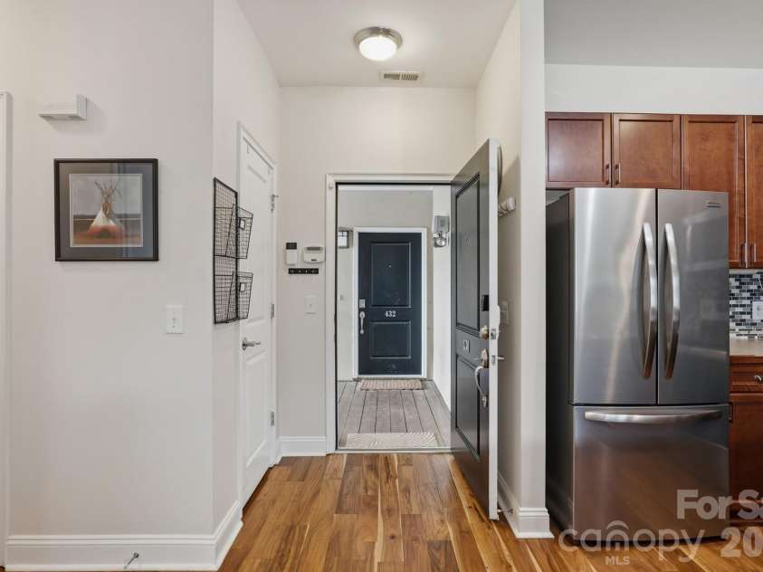 1308 Kenilworth Avenue, Charlotte, NC 28203.  MLS# CAR4386700, YatesRealty ID 4901. Front Entryway