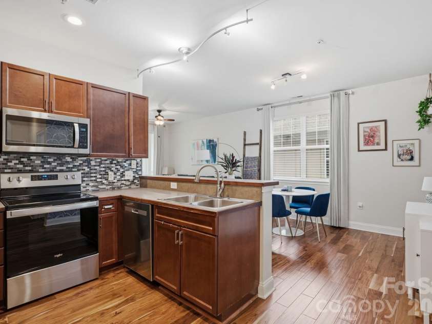 1308 Kenilworth Avenue, Charlotte, NC 28203.  MLS# CAR4386700, YatesRealty ID 4901. Kitchen and Dining Area