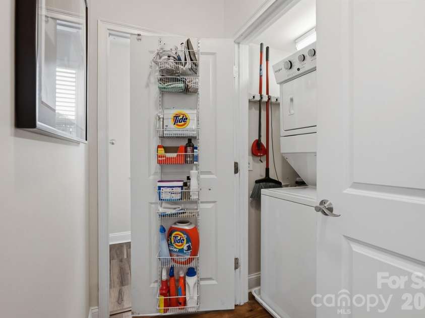 1308 Kenilworth Avenue, Charlotte, NC 28203.  MLS# CAR4386700, YatesRealty ID 4901. Laundry