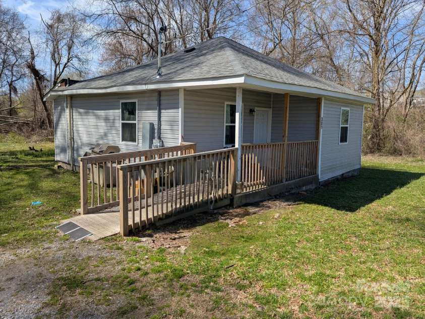 301 Huffman Road, Gastonia, NC 28056.  MLS# CAR4240074, YatesRealty ID 4901. Front