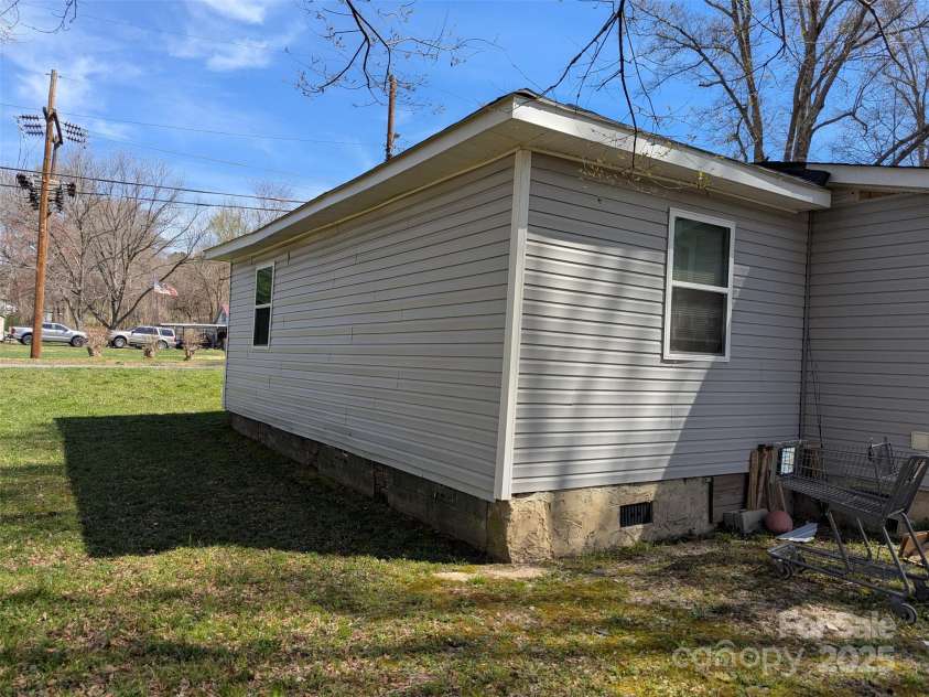 301 Huffman Road, Gastonia, NC 28056.  MLS# CAR4240074, YatesRealty ID 4901. Right Side