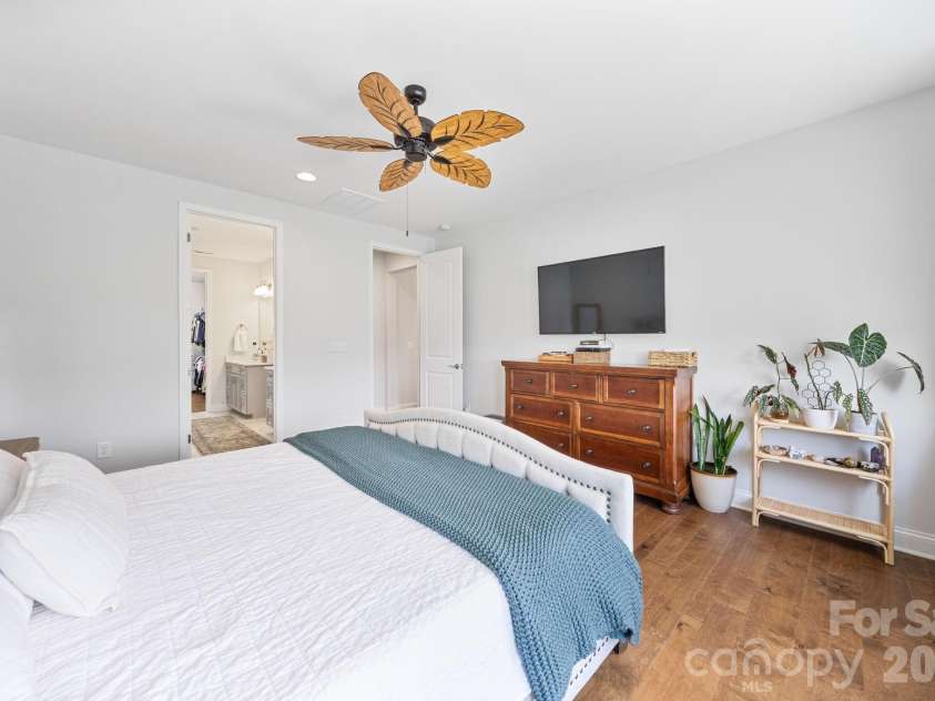 16139 Tulloch Road, Charlotte, NC 28278.  MLS# CAR4415851, YatesRealty ID 49013. 