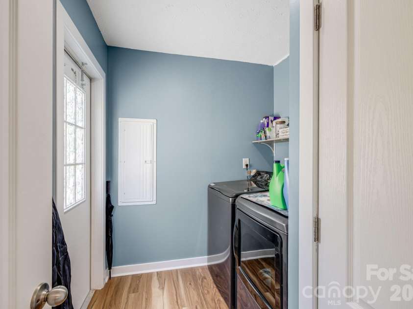 582 John Henry Road, Burnsville, NC 28714.  MLS# CAR4421454, YatesRealty ID 49014. Primary suite entry