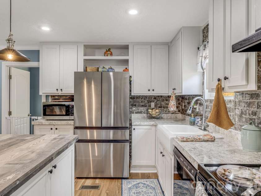 582 John Henry Road, Burnsville, NC 28714.  MLS# CAR4421454, YatesRealty ID 49014. Updated kitchen with ample cabinetry