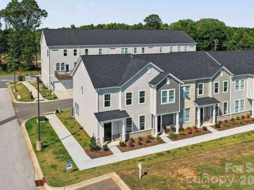 205 Vanguard Lane, Gastonia, NC 28056.  MLS# CAR4421941, YatesRealty ID 49015. 
