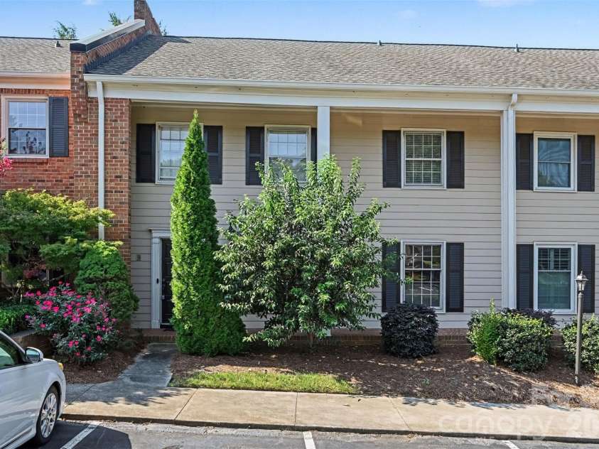 6727 Constitution Lane, Charlotte, NC 28210.  MLS# CAR4418057, YatesRealty ID 49018. 