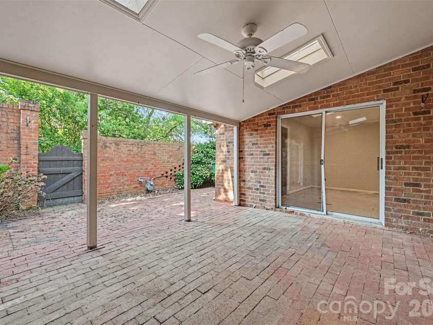 6727 Constitution Lane, Charlotte, NC 28210.  MLS# CAR4418057, YatesRealty ID 49018. 