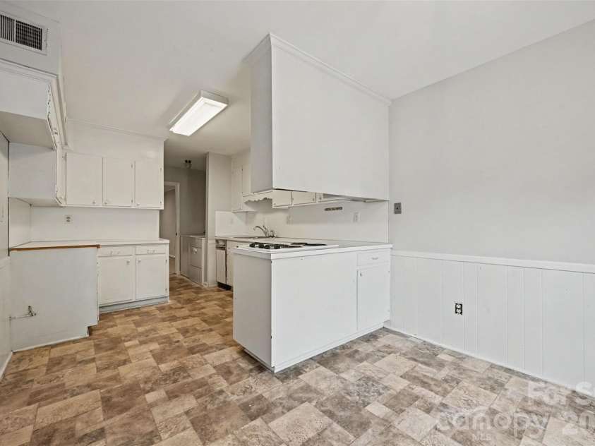 6727 Constitution Lane, Charlotte, NC 28210.  MLS# CAR4418057, YatesRealty ID 49018. 