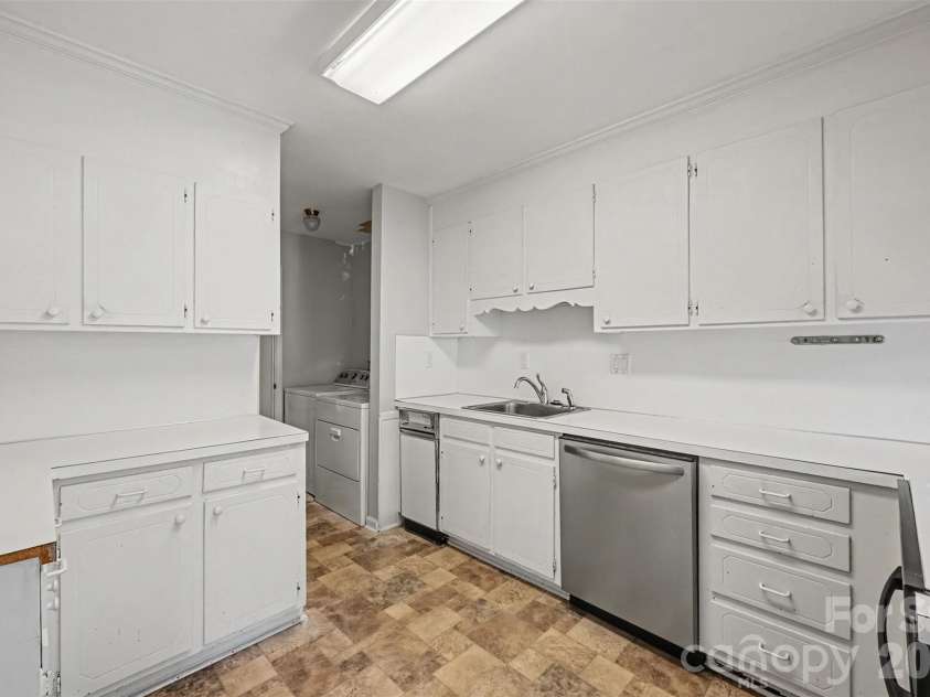 6727 Constitution Lane, Charlotte, NC 28210.  MLS# CAR4418057, YatesRealty ID 49018. 