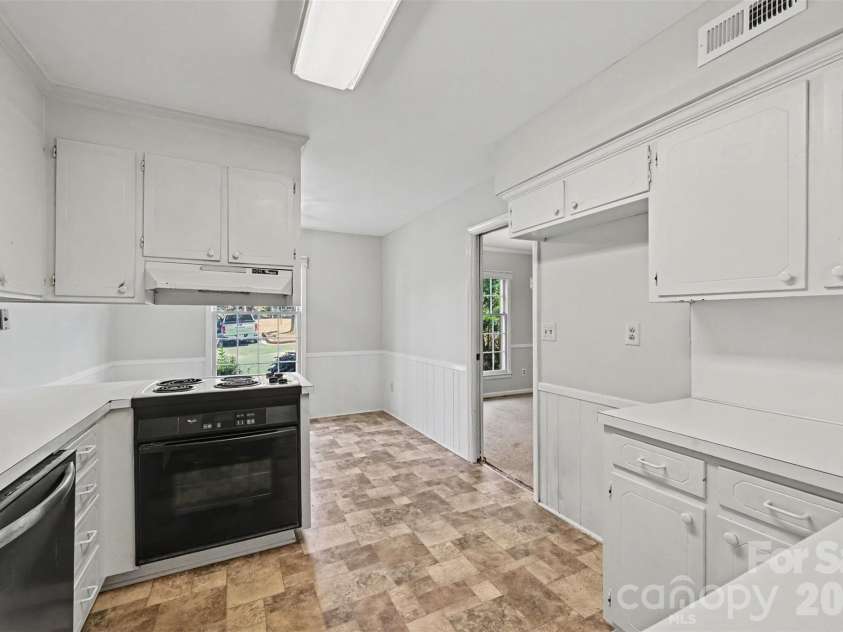 6727 Constitution Lane, Charlotte, NC 28210.  MLS# CAR4418057, YatesRealty ID 49018. 