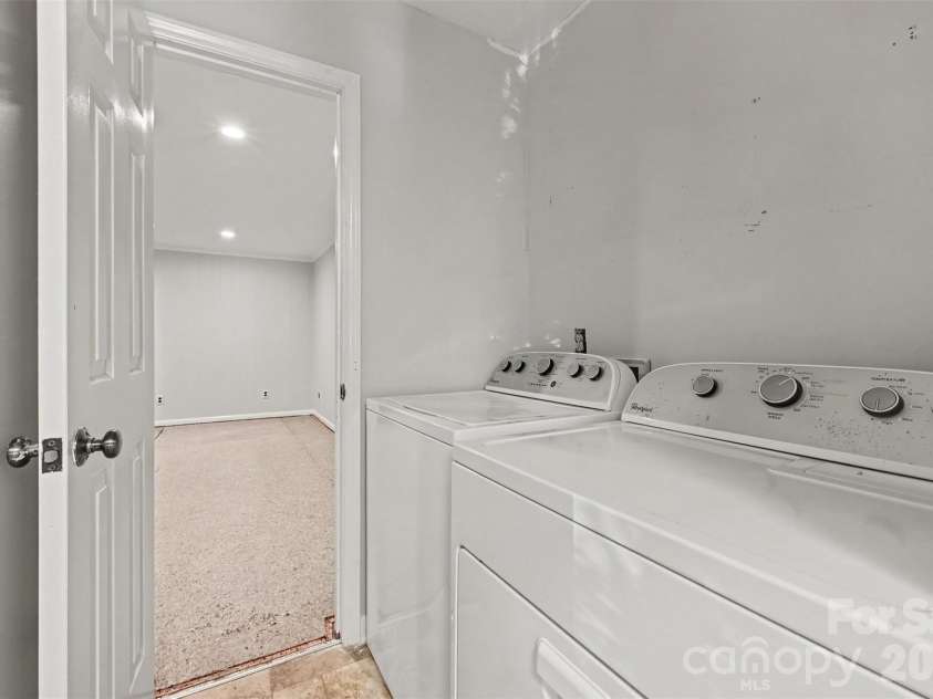 6727 Constitution Lane, Charlotte, NC 28210.  MLS# CAR4418057, YatesRealty ID 49018. 