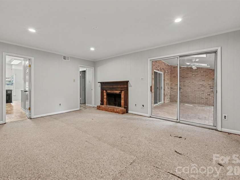 6727 Constitution Lane, Charlotte, NC 28210.  MLS# CAR4418057, YatesRealty ID 49018. 