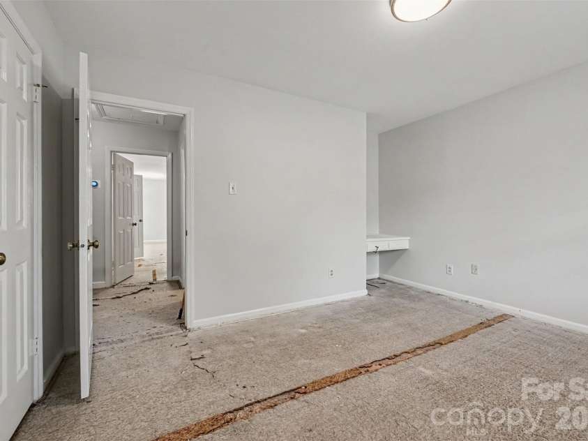 6727 Constitution Lane, Charlotte, NC 28210.  MLS# CAR4418057, YatesRealty ID 49018. 