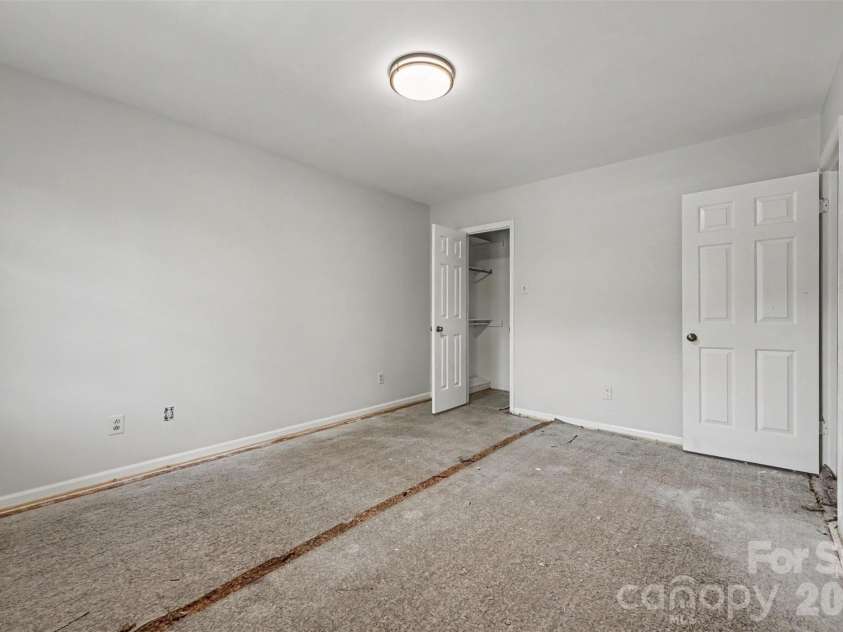 6727 Constitution Lane, Charlotte, NC 28210.  MLS# CAR4418057, YatesRealty ID 49018. 