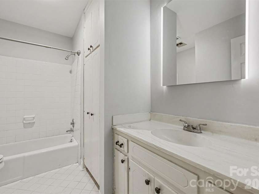 6727 Constitution Lane, Charlotte, NC 28210.  MLS# CAR4418057, YatesRealty ID 49018. 