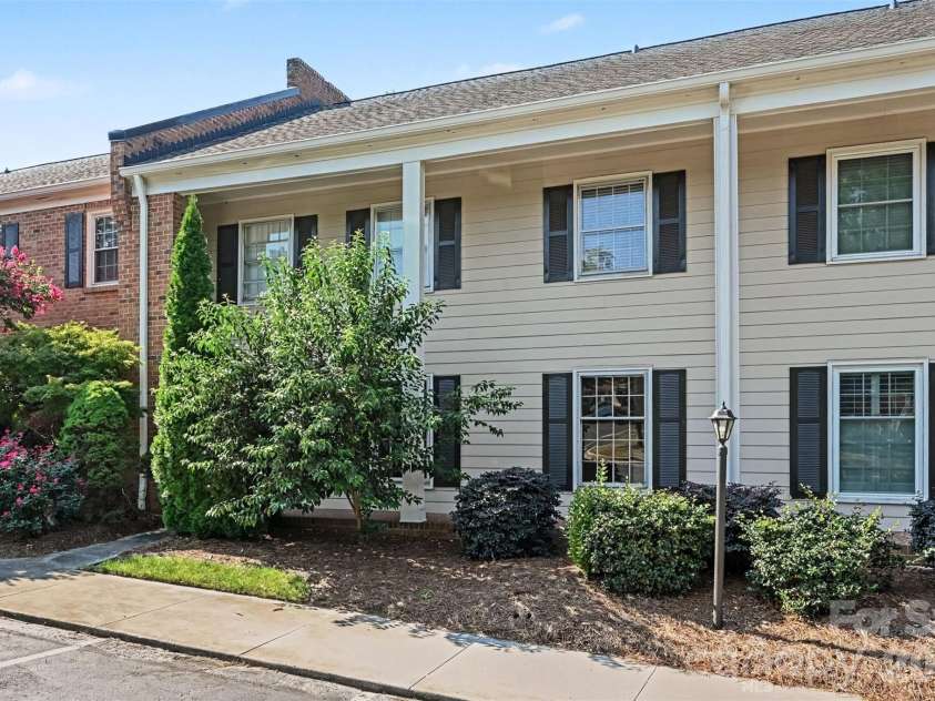 6727 Constitution Lane, Charlotte, NC 28210.  MLS# CAR4418057, YatesRealty ID 49018. 