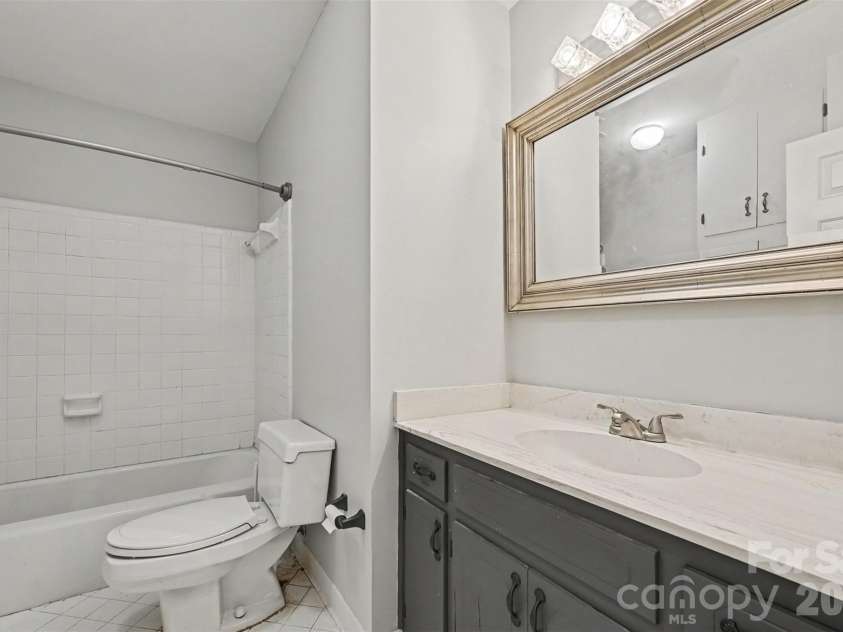 6727 Constitution Lane, Charlotte, NC 28210.  MLS# CAR4418057, YatesRealty ID 49018. 