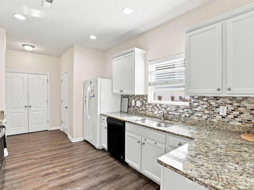 4008 Tulocay Lane, Charlotte, NC 28215.  MLS# CAR4421466, YatesRealty ID 49019. 