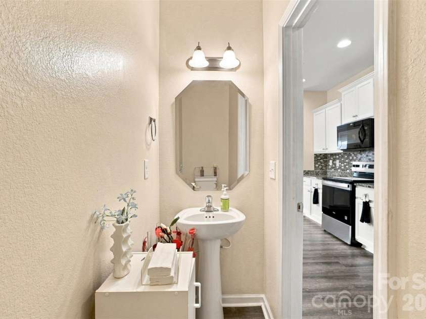 4008 Tulocay Lane, Charlotte, NC 28215.  MLS# CAR4421466, YatesRealty ID 49019. 