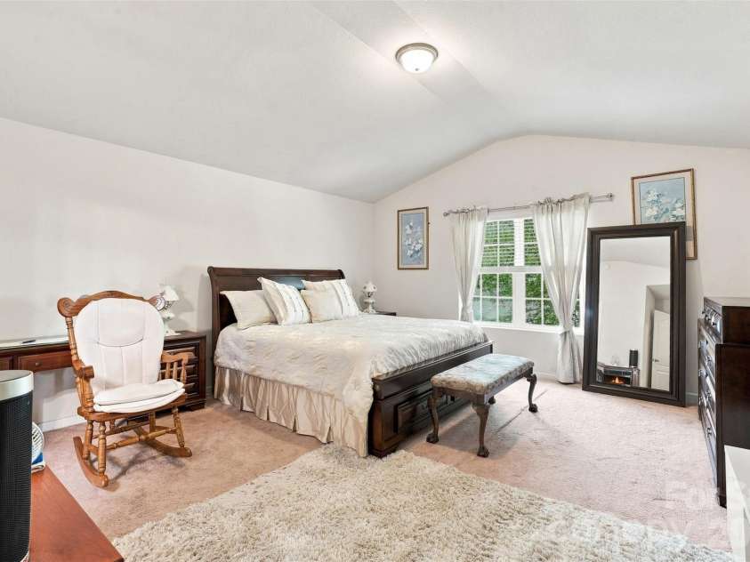 4008 Tulocay Lane, Charlotte, NC 28215.  MLS# CAR4421466, YatesRealty ID 49019. 