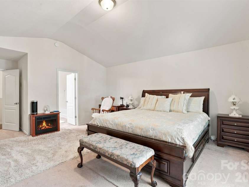 4008 Tulocay Lane, Charlotte, NC 28215.  MLS# CAR4421466, YatesRealty ID 49019. 