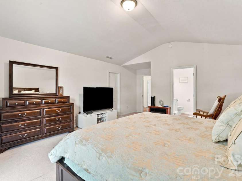 4008 Tulocay Lane, Charlotte, NC 28215.  MLS# CAR4421466, YatesRealty ID 49019. 